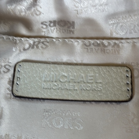 Michael Kors "Layton" Light Gray Pebbled Leather Shoulder Bag Multi Pocket - Picture 8 of 12